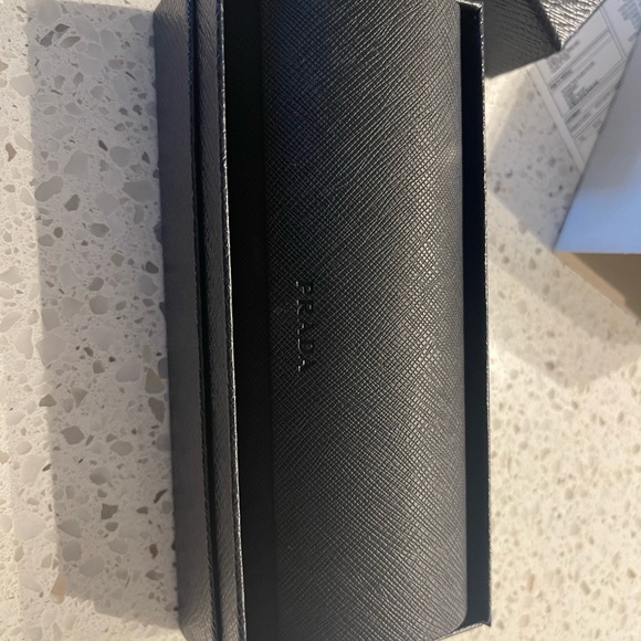 Prada polarized sunglasses - Picture 6 of 8